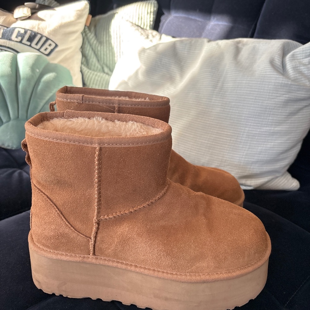 UGG plateau boots